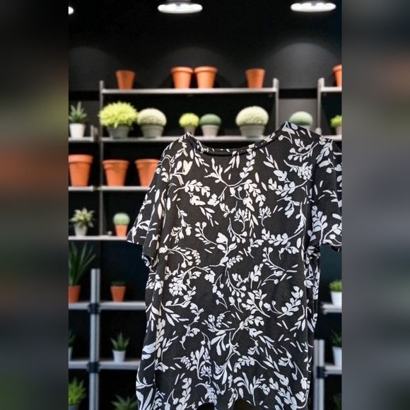 Croft & Barrow Essential Crewneck TeeColor: Black Multi Floral, Size: L (EUC) - Picture 7 of 8